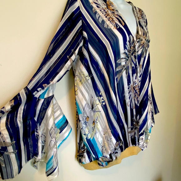 NWOT Beautiful Resort Sheer Wrap top stripped with monstera leaf & shimmer M - Picture 2 of 9